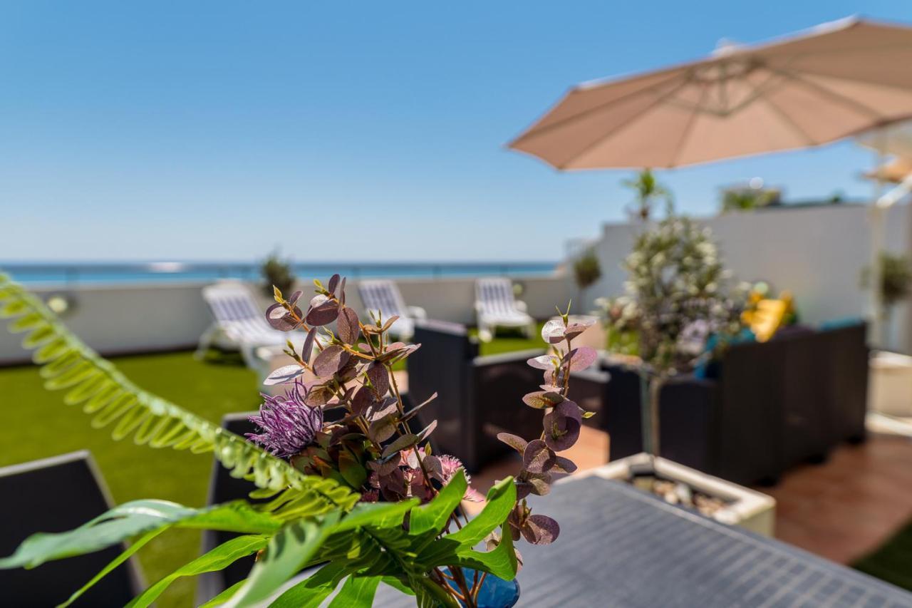 Ferienwohnung Makenzy Seaview Penthouse Larnaka Exterior foto