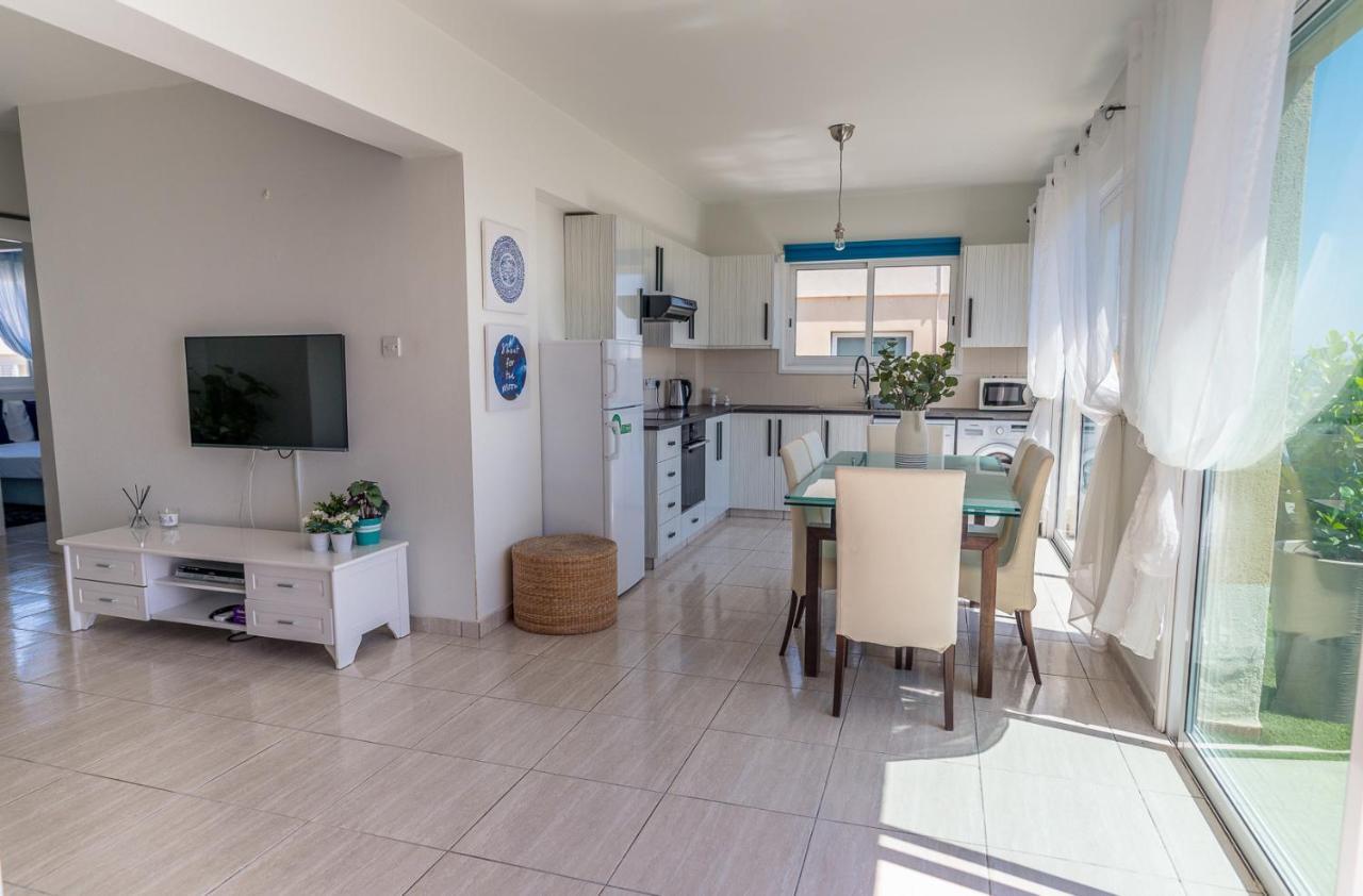 Ferienwohnung Makenzy Seaview Penthouse Larnaka Exterior foto