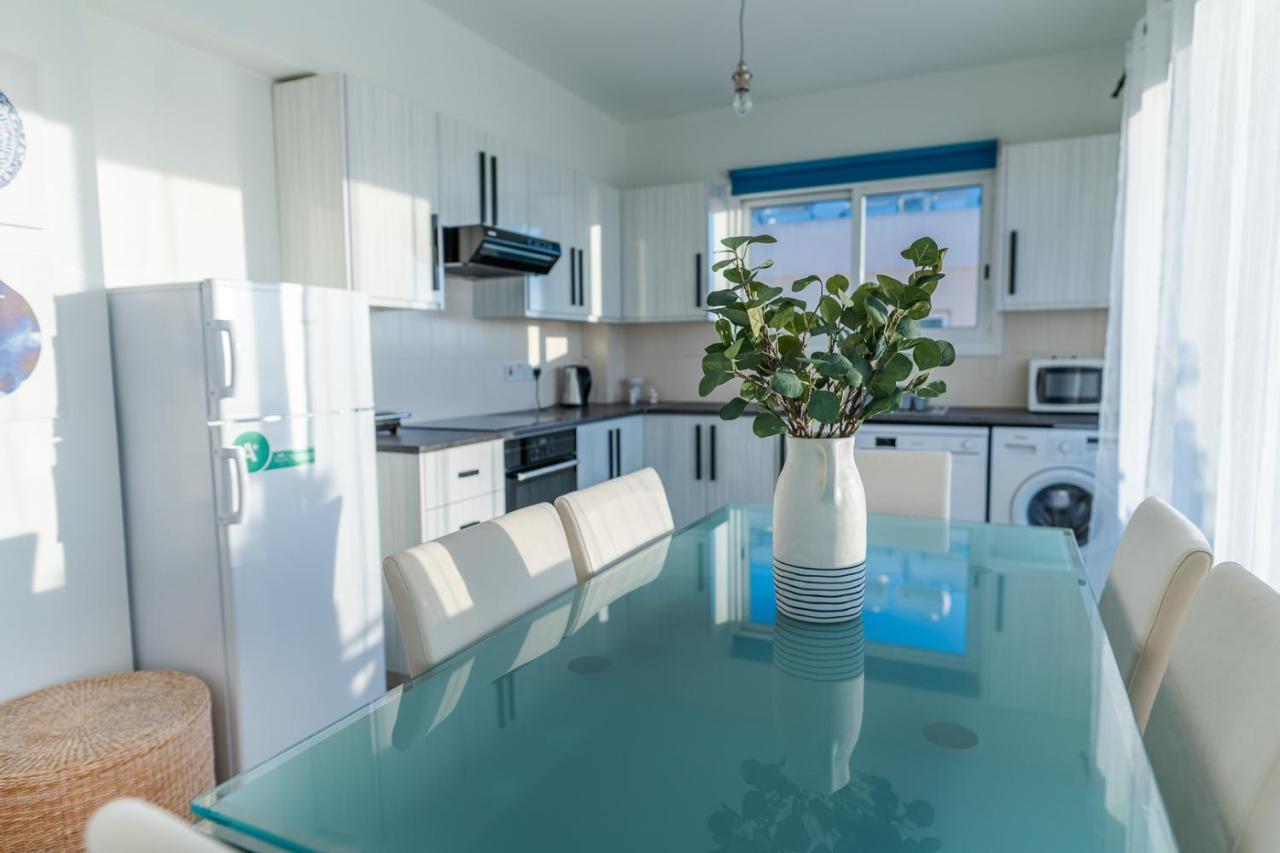 Ferienwohnung Makenzy Seaview Penthouse Larnaka Exterior foto