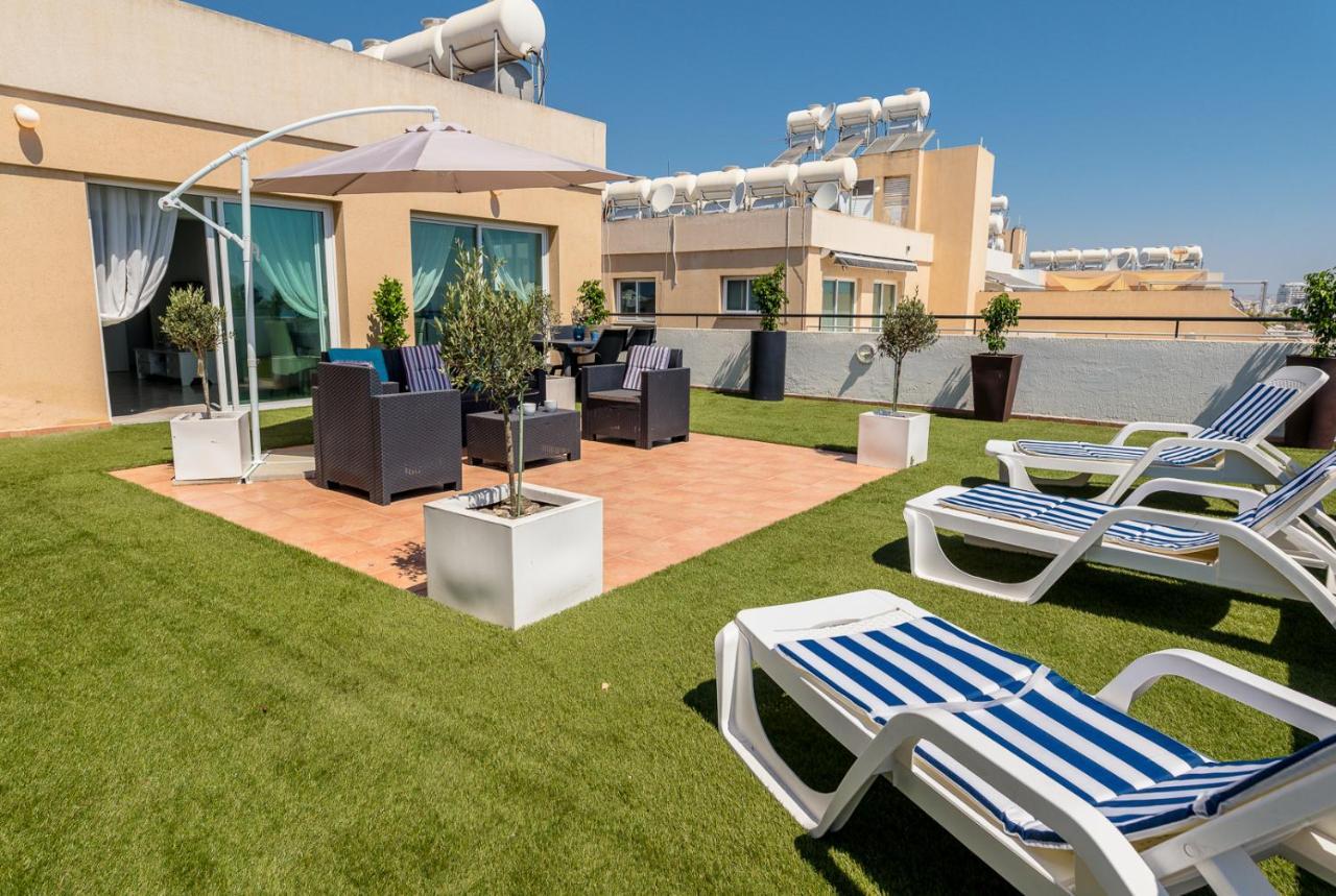 Ferienwohnung Makenzy Seaview Penthouse Larnaka Exterior foto